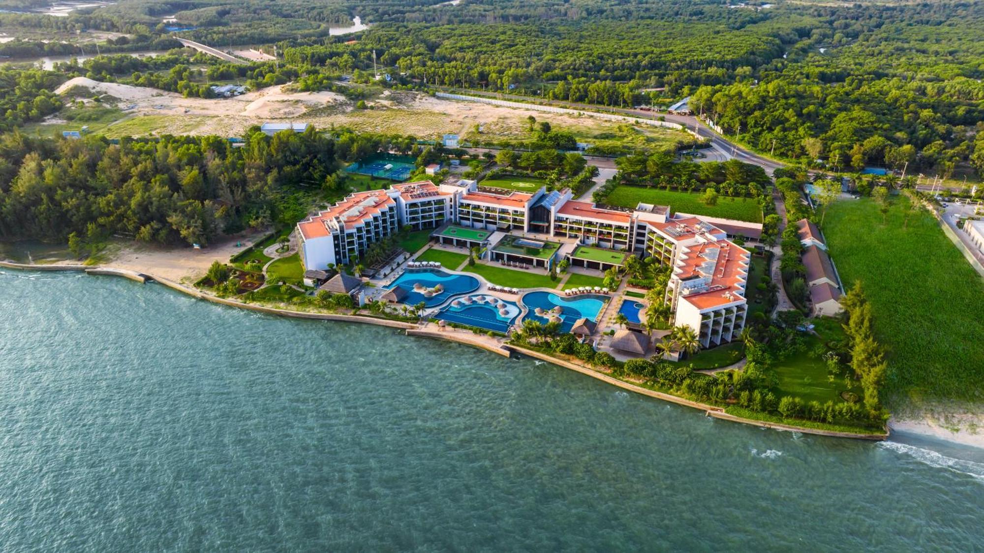 Vietsovpetro & 4* Hồ Tràm